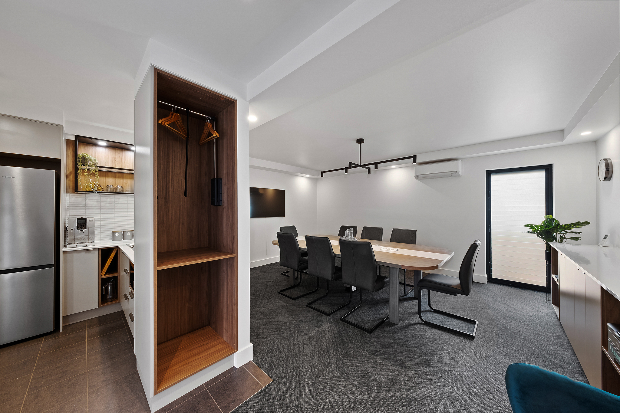 The modern and conveniently appointed Meeting Room at Bluegum Dubbo.