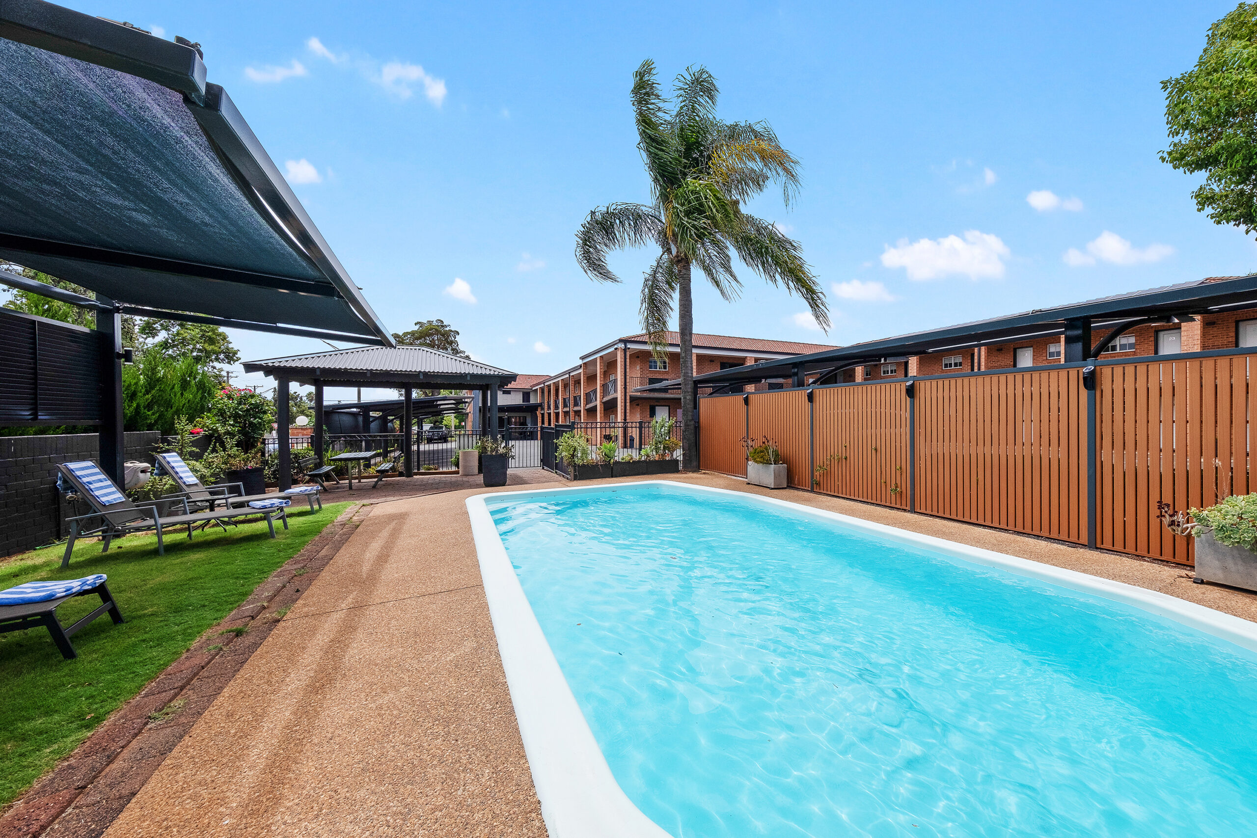 The saltwater pool at Bluegum Dubbo motel accommodation.